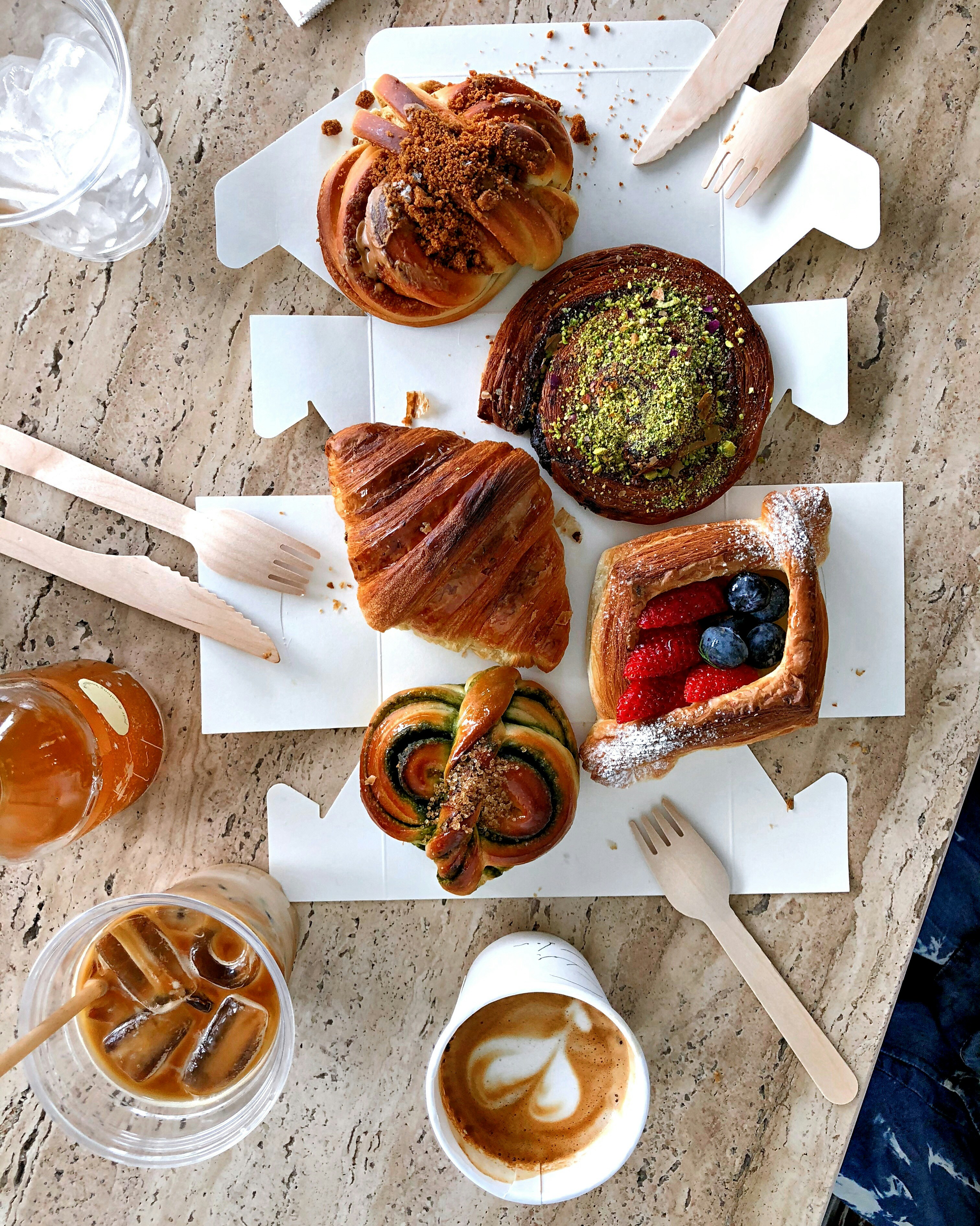 Brewni Café & Bakery